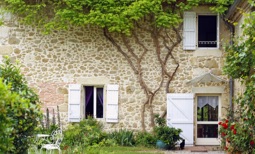 Ilustration : devanture maison en pierre
